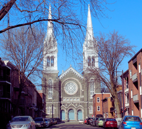 église, ciel bleu, religion, church, blue sky, street, rue, Québec, Quebec, Canada, cars, voitures