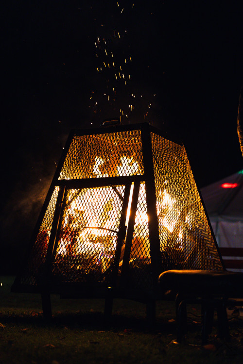 campfire, fire, feu de camp, feu, été, étincelle, summer night, nuit d'été, bonheur, fête, party