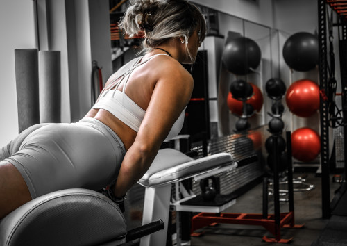 athlète, athlete, fille, girl, femme, woman, forte, strong, strenght, sport, gym, gym time, entraînement physique, entrainement, entraînement, training forme physique, shape, musculation, muscu, cardio